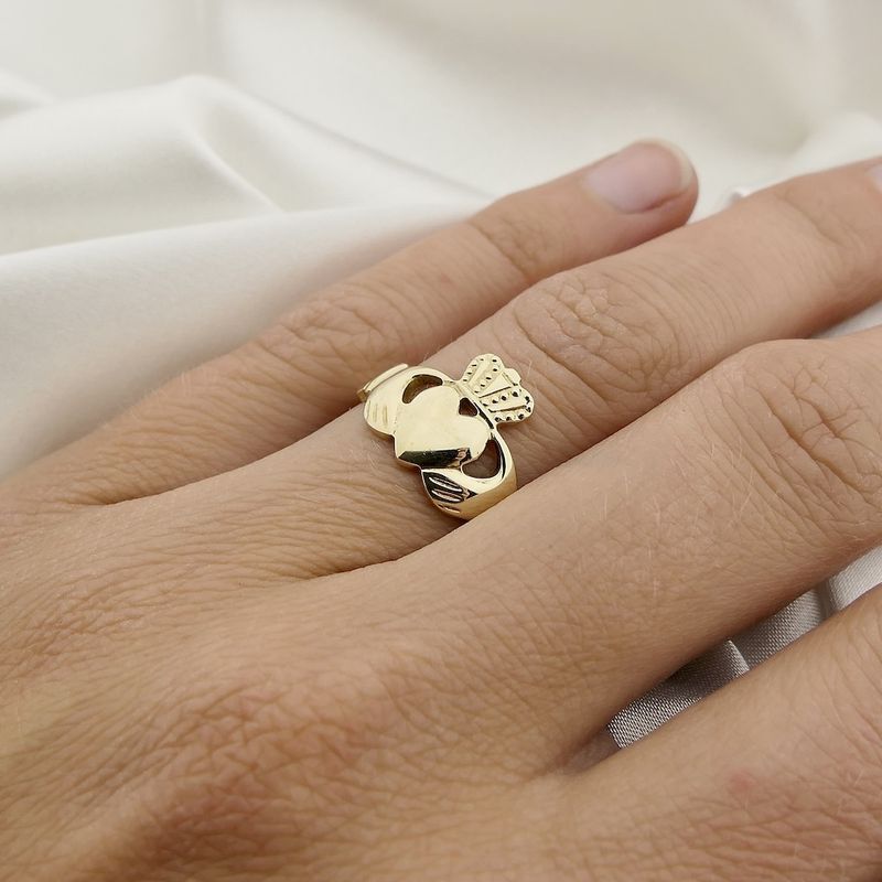 Image 7 of 9 carat Claddagh ring