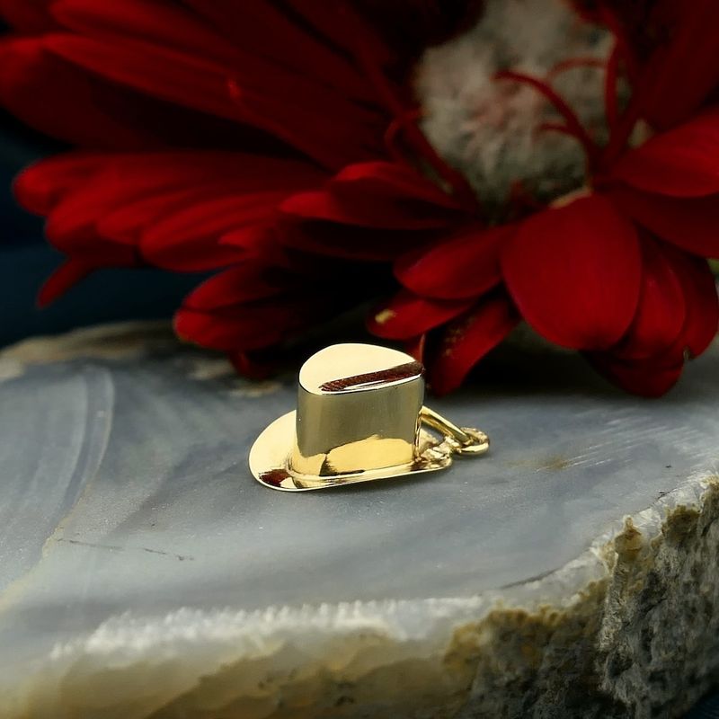 Image 2 of Gold pendant of a magic hat