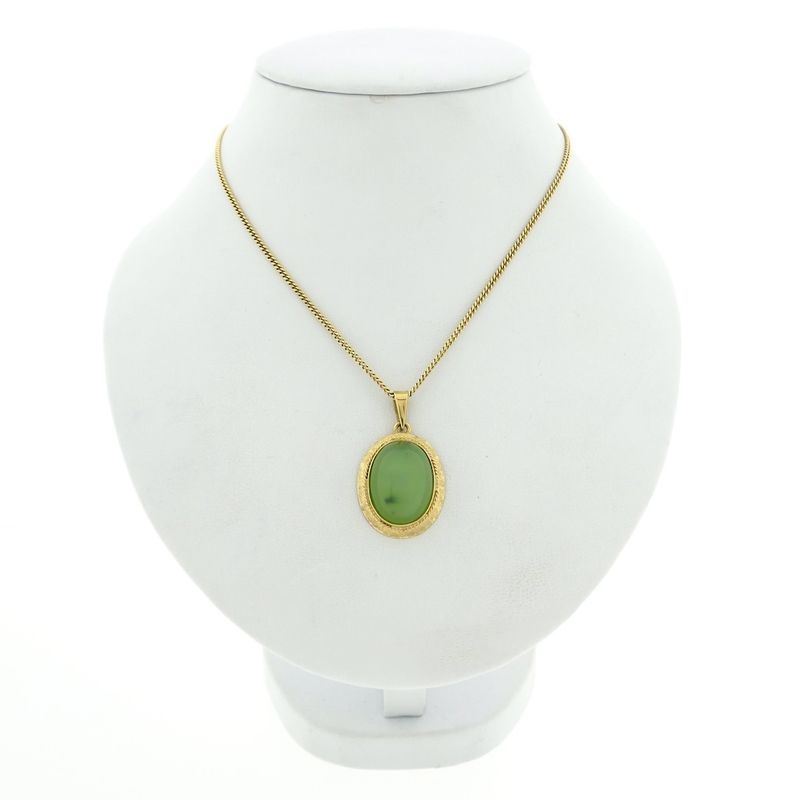 Image 3 of Gold pendant with Jade