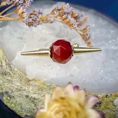Image 2 of Vintage gold brooch with carnelian