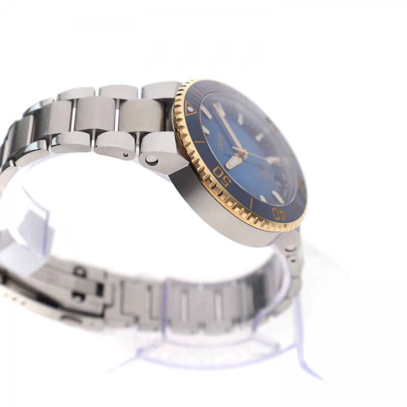Image 7 of Oris Aquis Date '5-Days' Cal. 400; 18k Gold/Steel Watch