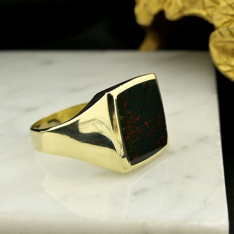 Image 8 of Gold signet ring with heliotrope