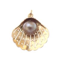 18 carat gold pendant of pearl in shell