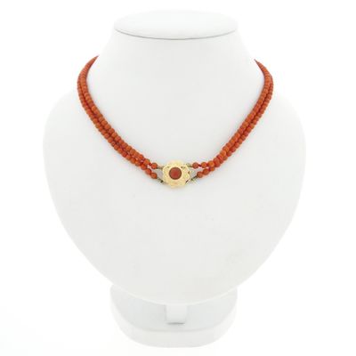 Red coral bead choker with gold clasp; Antique | 35.5 cm Image 1 of Red coral bead choker with gold clasp; Antique | 35.5 cm