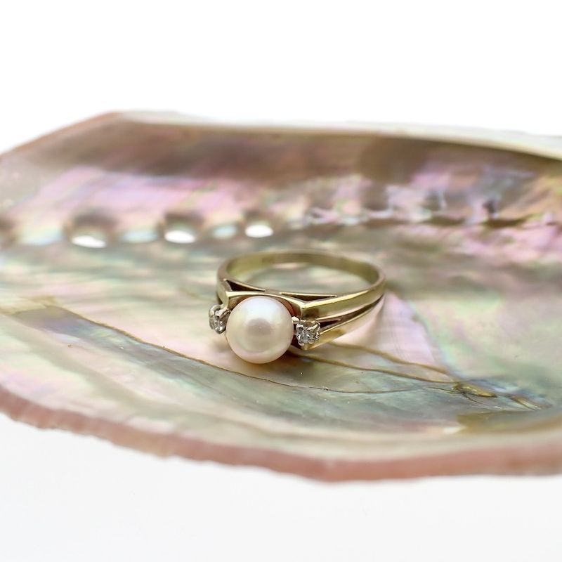 Image 9 of Gold ring with diamond 0.05 ct.