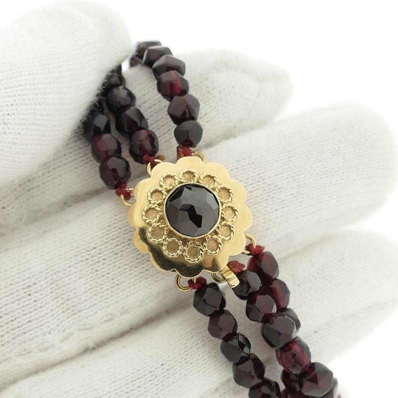 Image 5 of Antique glass bead bracelet with gold clasp; 16 cm