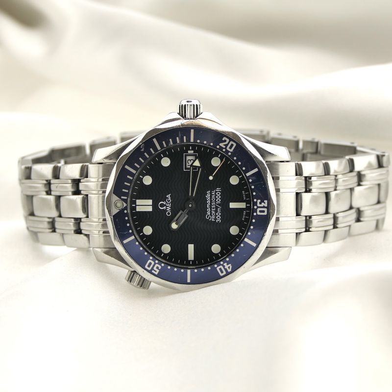 Image 16 of Omega Seamaster 300m 'James Bond' 2561.80.00; Men's diving watch