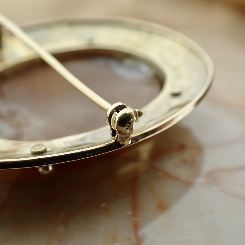 Image 10 of Gold brooch/pendant with cameo