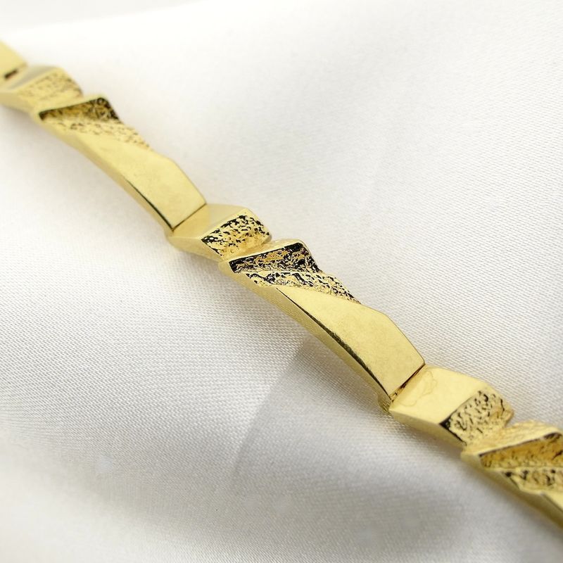 Image 3 of Gold raw link bracelet; Riitta Hakala | 18.5 cm