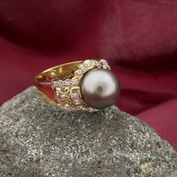 Gold ring with Tahitian pearl and diamond 0.46 ct.
