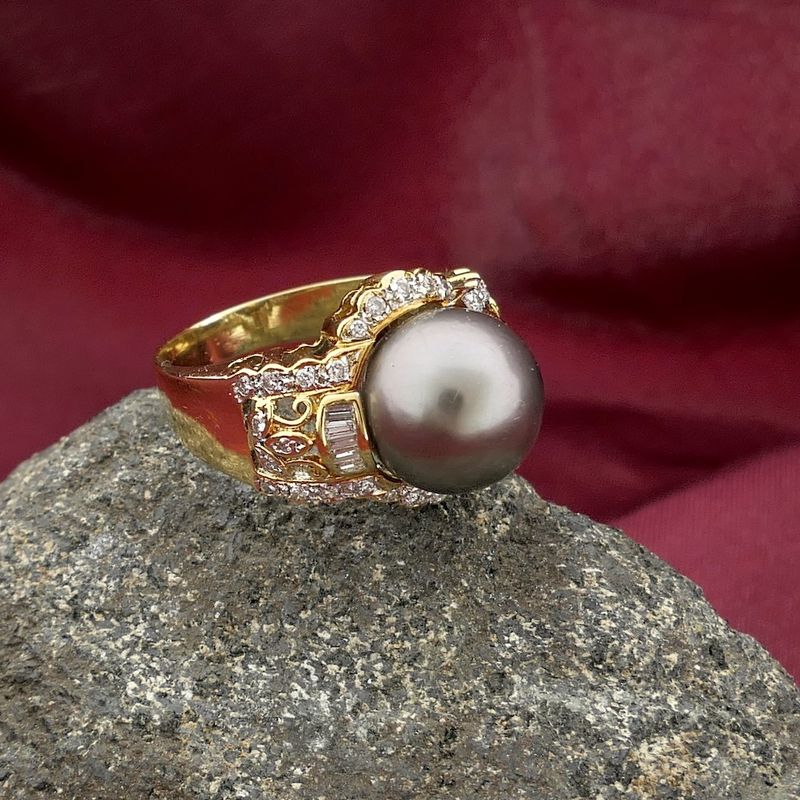 Image 1 of Gold ring with Tahitian pearl and diamond 0.46 ct.