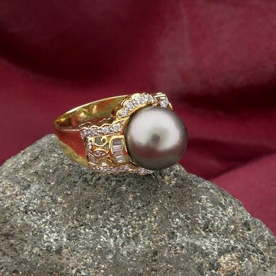Gold ring with Tahitian pearl and diamond 0.46 ct. Image 1 of Gold ring with Tahitian pearl and diamond 0.46 ct.