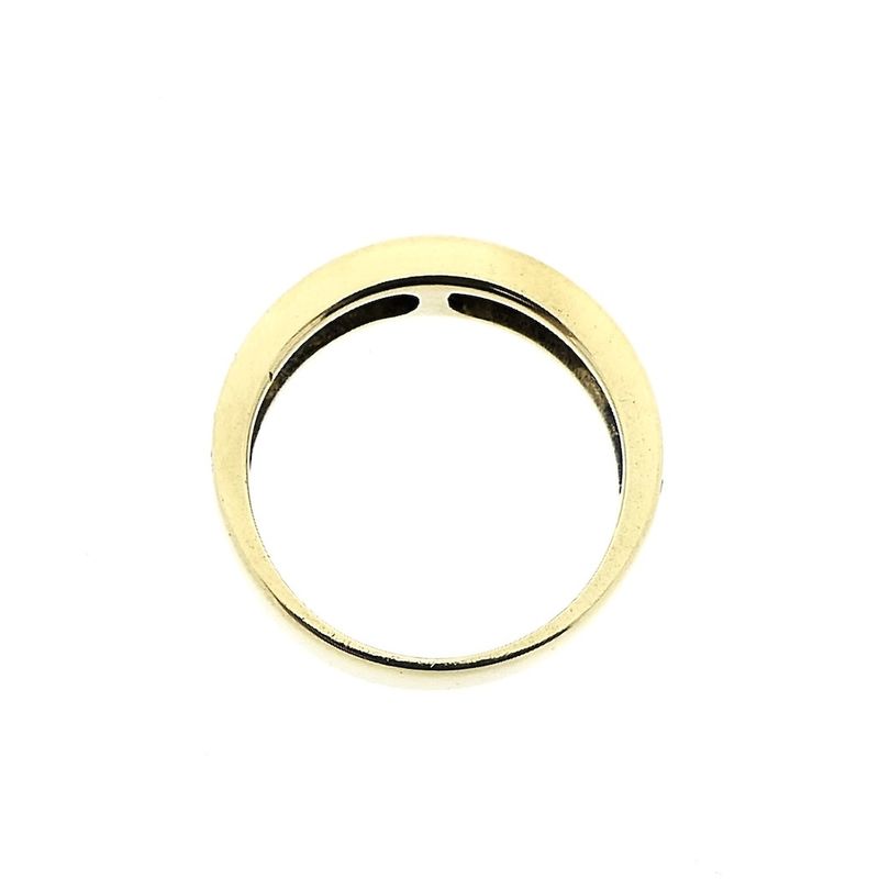 Image 5 of Gold ring with 0.20 ct diamond.