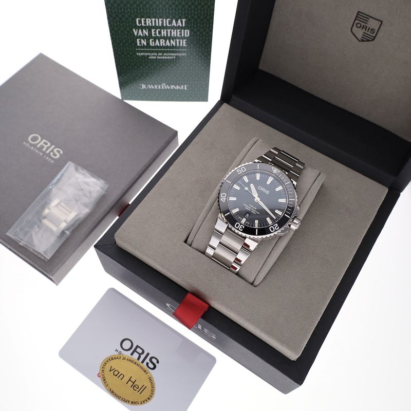 Image 4 of Oris Aquis Date 01.733.7730.4134; Automatic men's diving watch