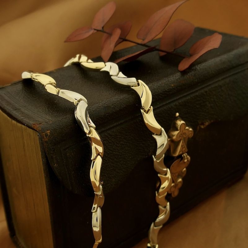 Image 2 of Two-tone gold fantasy link chain | 44 cm