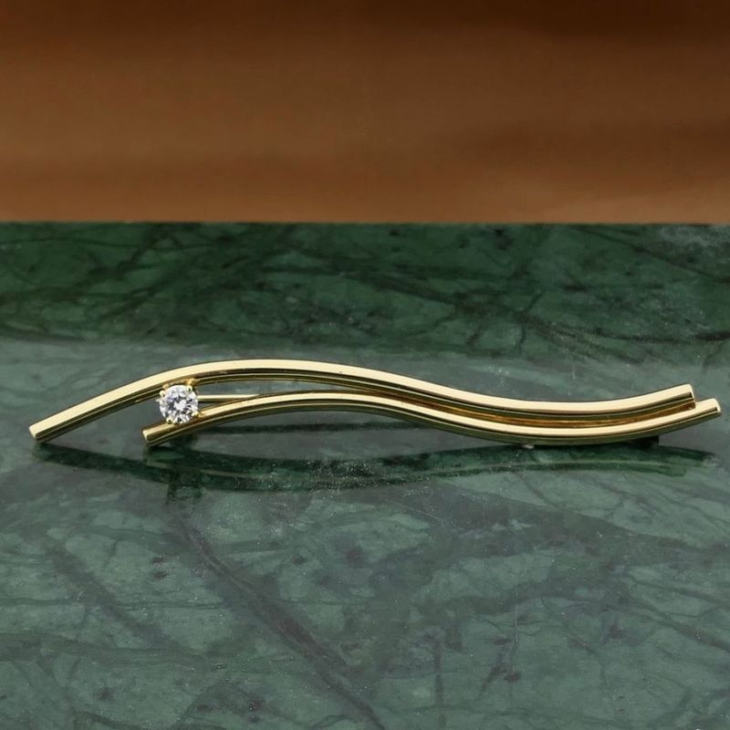 Image 2 of Gold brooch with diamond