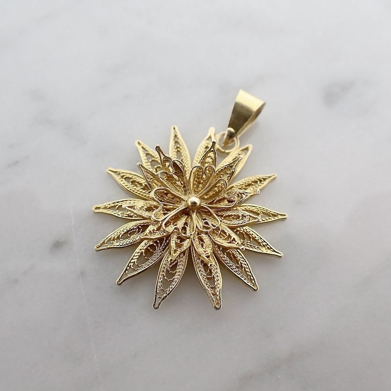 Image 7 of Vintage gold flower pendant with filigree technique