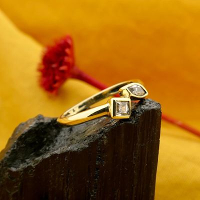 Gold ring with zirconia Image 2 of Gold ring with zirconia