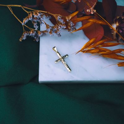 Gold pendant of a cross with corpus Image 2 of Gold pendant of a cross with corpus