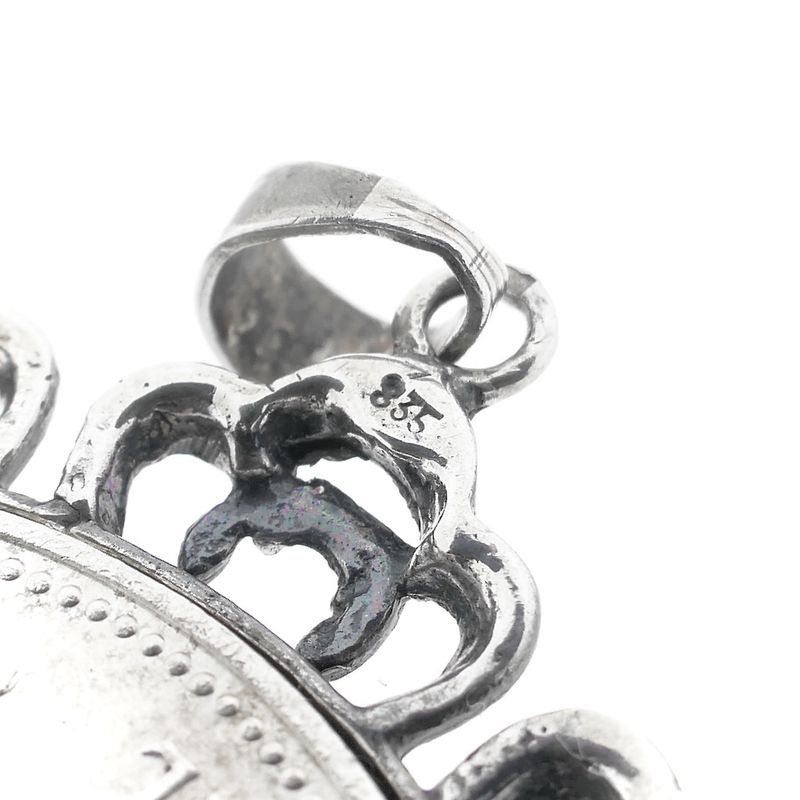 Image 6 of Silver pendant of 10 guilder coin of Juliana 1970.