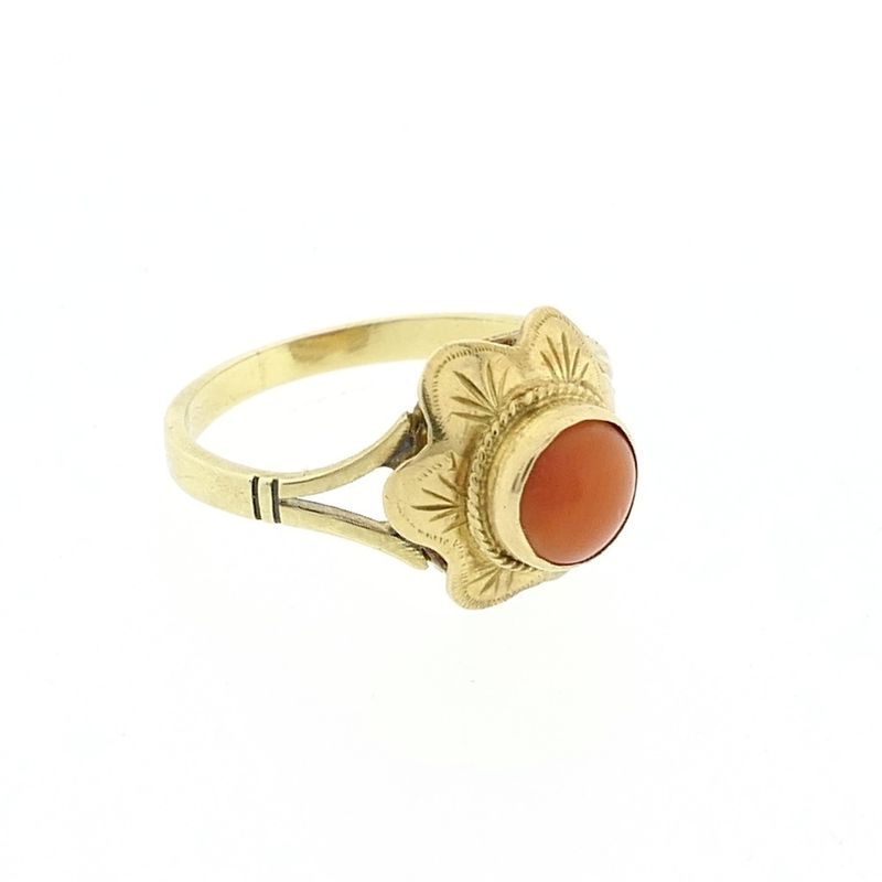 Image 3 of Gold ring with red coral | Vintage