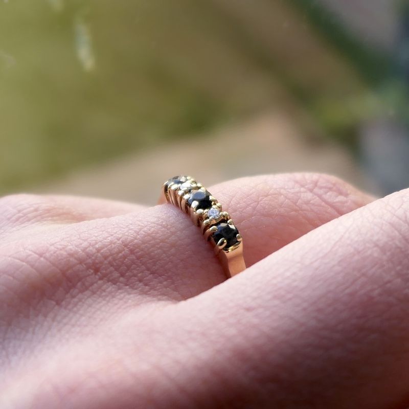 Image 8 of Gold ring with diamond and sapphire | 0.05 ct.