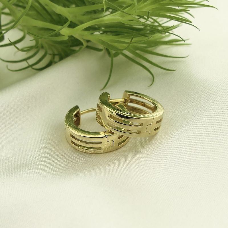 Image 8 of Toni Gard luxury gold hoop earrings; Ø 17 mm