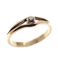 Gold subtle ring with diamond; 0.04 ct.