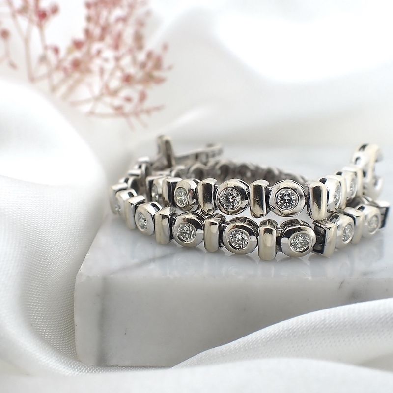 Image 3 of 18K white gold tennis bracelet with 1.23 ct. diamond | 19 cm