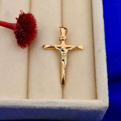 Bicolor gold pendant of a cross with corpus Image 2 of Bicolor gold pendant of a cross with corpus