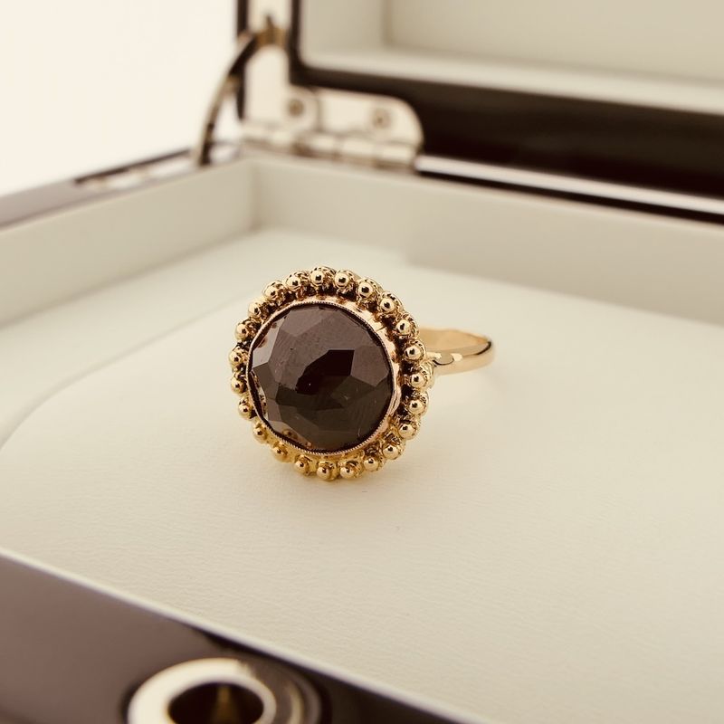 Image 2 of Gold ring with garnet | Vintage