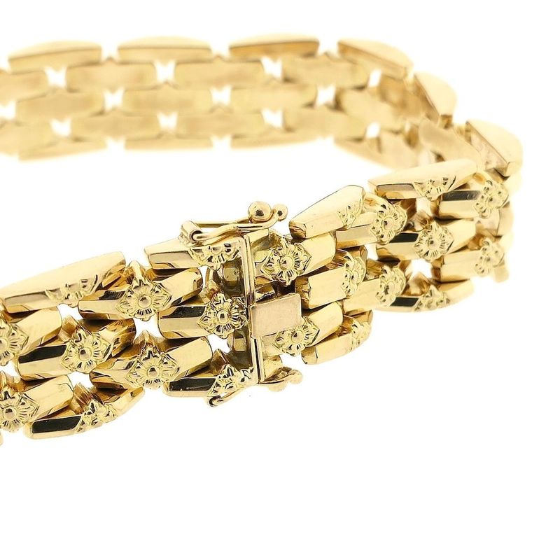 Image 5 of Gold link bracelet with pattern