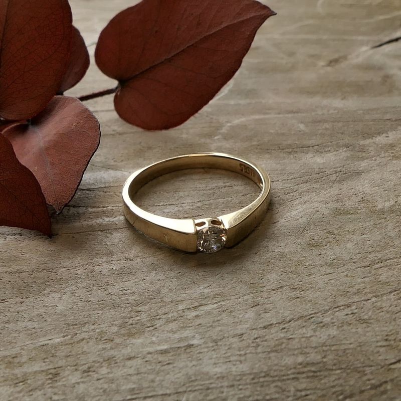 Image 7 of Gold solitaire ring with diamond; 0.25 ct.