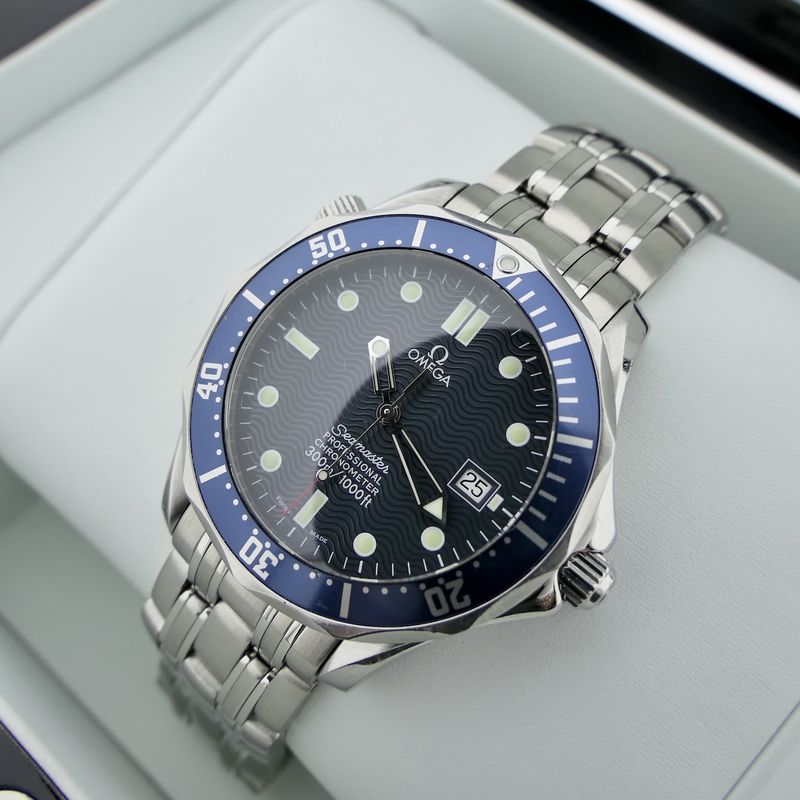 Image 15 of Omega Seamaster 300m 'James Bond' 2531.80.00; Automatic men's watch