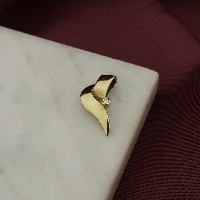 Image 2 of Vintage gold pendant with diamond | 0.04 ct.