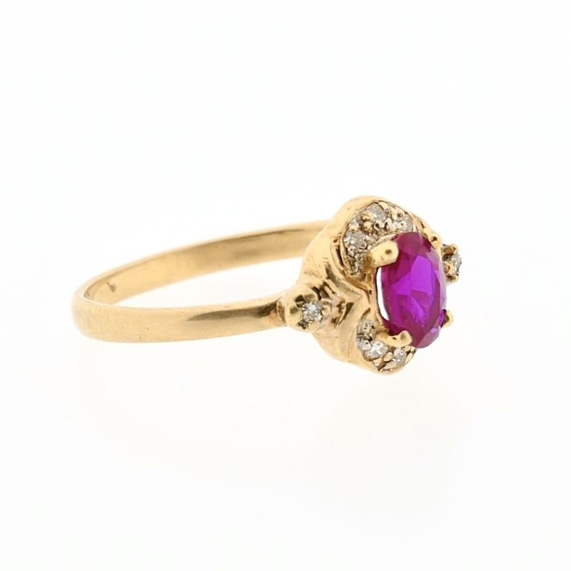 Image 5 of Gold ring with ruby and diamond | 0.04 ct.