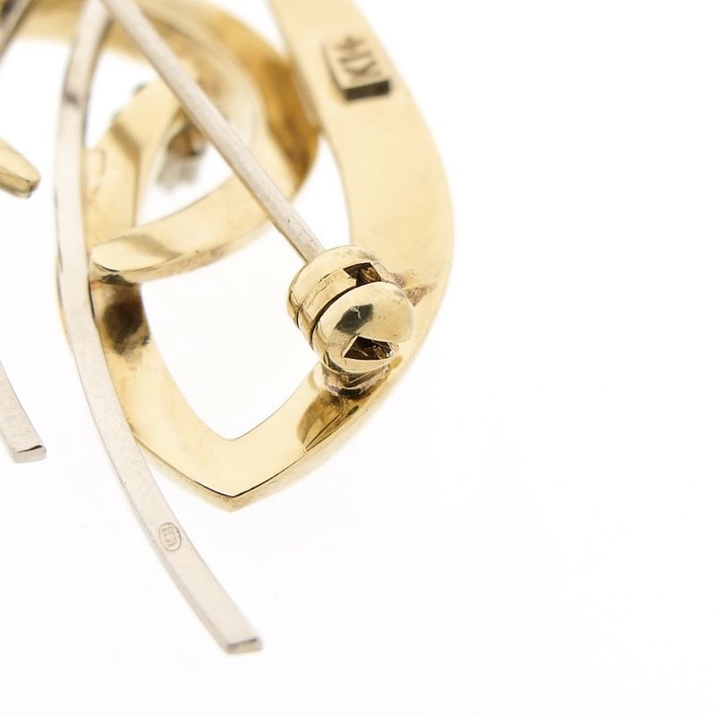 Image 5 of Two-tone dynamic brooch with diamond; 0.05 ct.