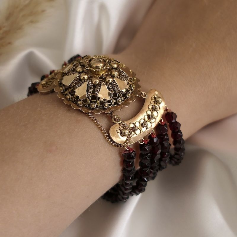 Image 9 of Antique glass bead bracelet with gold clasp