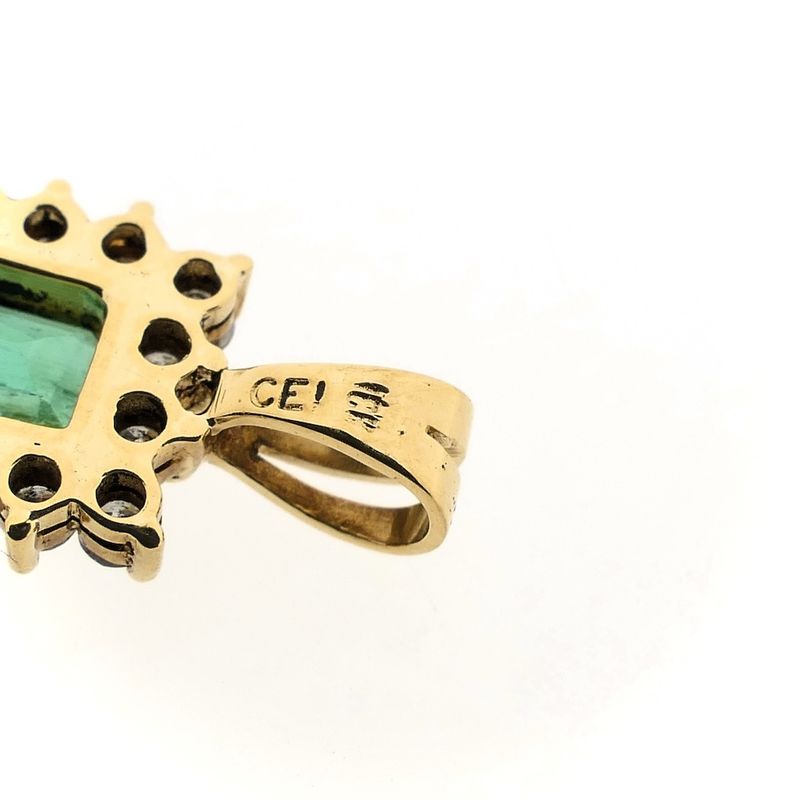 Image 7 of 18K Gold Pendant with Emerald and Diamond | 0.49 ct.