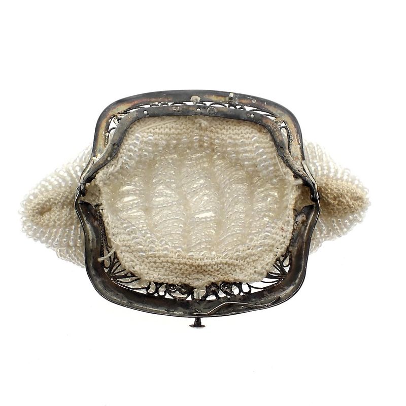 Image 4 of Antique purse with silver handle and glass beads | 19th century