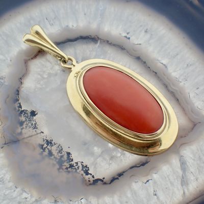 Gold pendant with blood coral | Vintage/antique Image 2 of Gold pendant with blood coral | Vintage/antique
