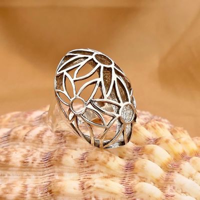 Afbeelding 2 van Zilveren gebolde florale ring 