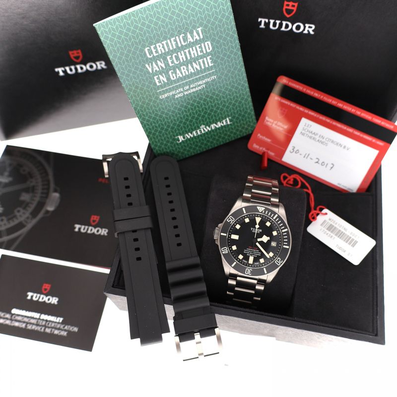 Afbeelding 15 van Tudor Black Bay LHD M25610TNL-0001; Automatisch Heren Horloge