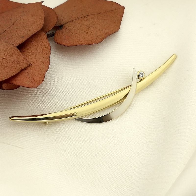 Image 5 of Two-tone gold brooch with zirconia