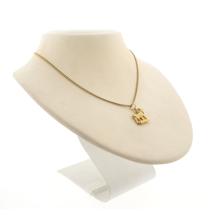 Image 5 of Gold zodiac sign pendant | Capricorn