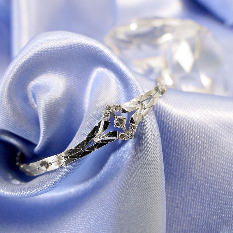 Image 2 of White gold cobra link bracelet with diamonds