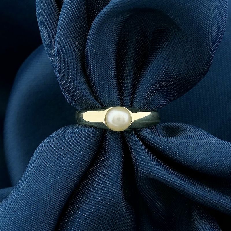 Image 9 of Vintage gold ring with pearl