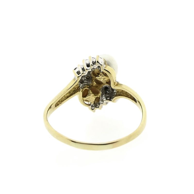 Image 3 of Gold ring with pearl and diamond 0.28 ct.