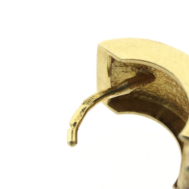 Image 7 of Gold hinged hoop earrings with a meandering pattern in black enamel; Ø 15.2 mm