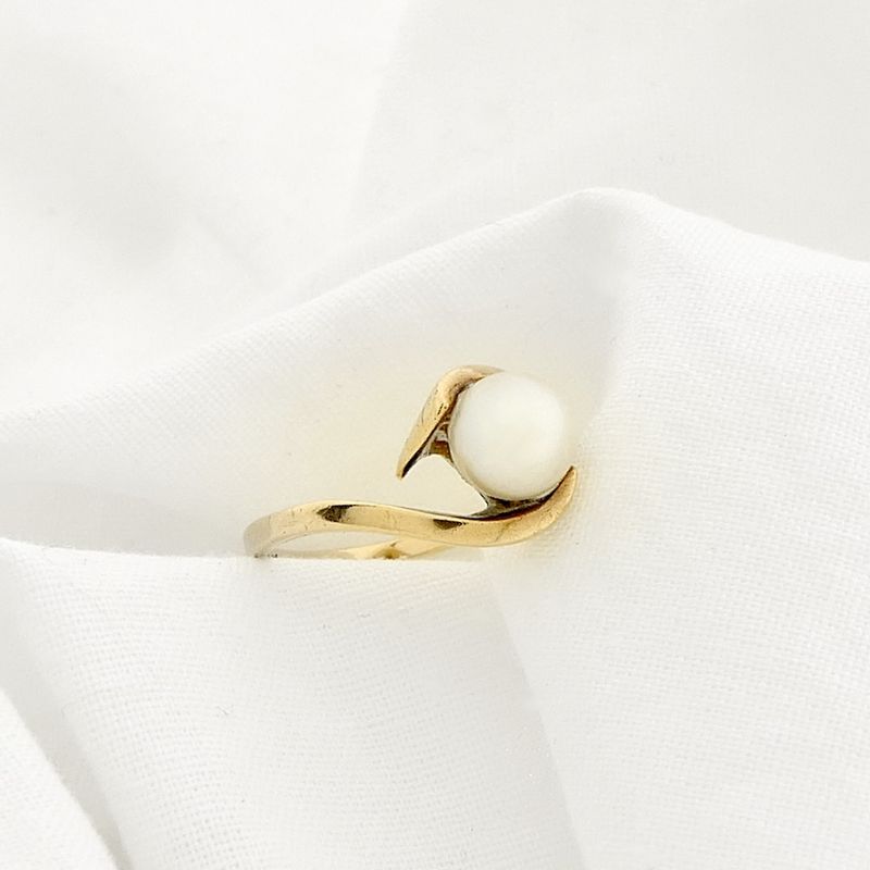 Image 6 of Gold ring with pearl